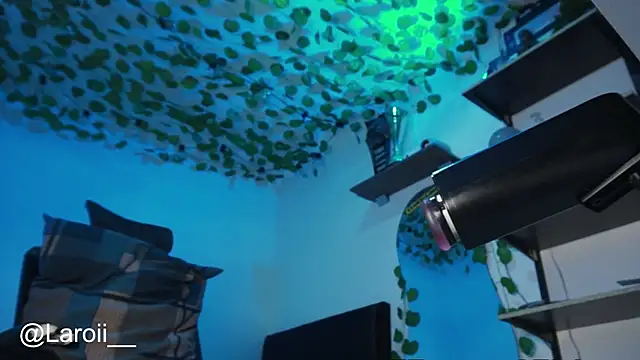 Snapshot of Young_laroi chatting on November 3, 2025, 5:45 am Young laroi online show from November 3, 2025, 5:45 am