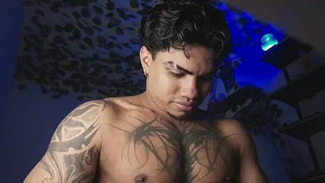 Snapshot of Young_laroi chatting on May 5, 2026, 5:10 am Young laroi online show from May 5, 2026, 5:10 am