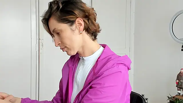 Snapshot of cuddlingbunny chatting on November 29, 2025, 3:23 pm cuddlingbunny online show from November 29, 2025, 3:23 pm