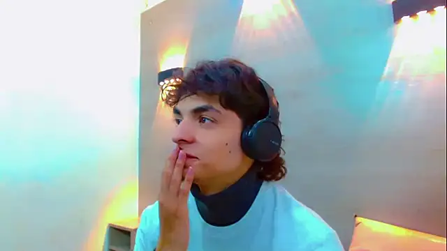 Sr BonnyEthan online show from December 4, 2025, 2:05 pm