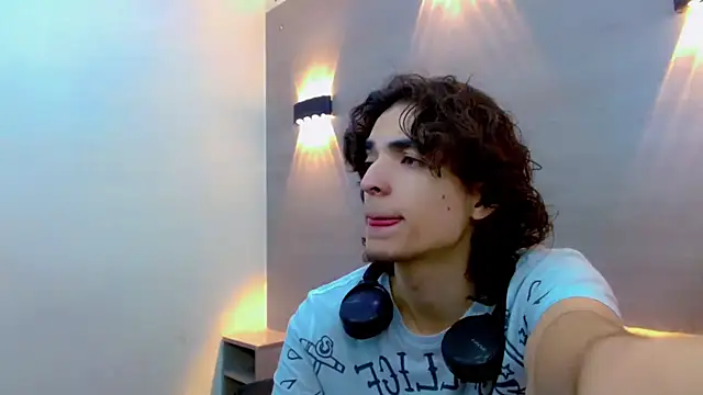 Snapshot of Sr_BonnyEthan chatting on October 9, 2025, 1:55 pm Sr BonnyEthan online show from October 9, 2025, 1:55 pm