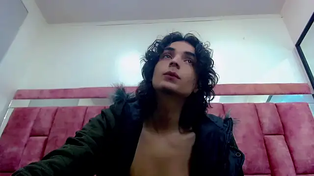 Snapshot of Sr_BonnyEthan chatting on October 21, 2025, 1:54 pm Sr BonnyEthan online show from October 21, 2025, 1:54 pm