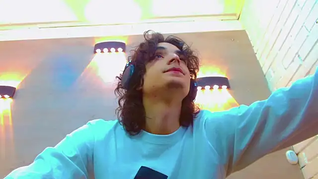 Snapshot of Sr_BonnyEthan chatting on November 20, 2025, 1:34 pm Sr BonnyEthan online show from November 20, 2025, 1:34 pm