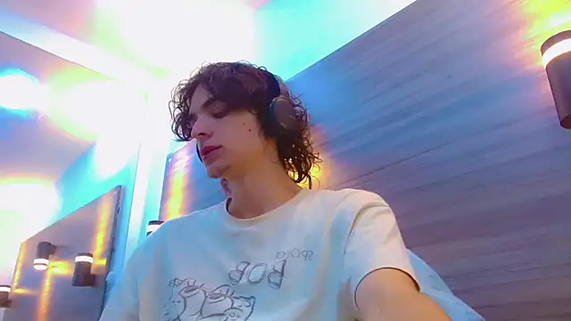 Snapshot of Sr_BonnyEthan chatting on May 7, 2026, 1:03 pm Sr BonnyEthan online show from May 7, 2026, 1:03 pm