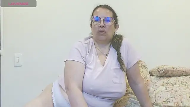 Snapshot of honeyhot_paty chatting on May 17, 2026, 3:50 am honeyhot paty online show from May 17, 2026, 3:50 am