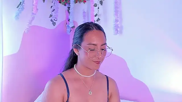 Snapshot of DaraBeckett chatting on February 20, 2026, 10:12 pm DaraBeckett online show from February 20, 2026, 10:12 pm