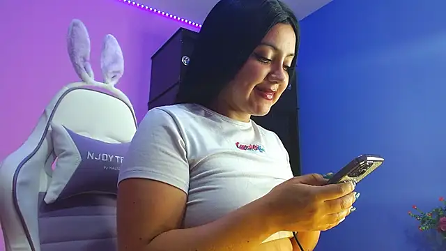 Isa-Jones online show from October 15, 2025, 3:05 am