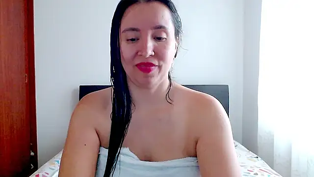 Snapshot of emely_sexx20 chatting on November 15, 2025, 2:10 pm emely sexx20 online show from November 15, 2025, 2:10 pm