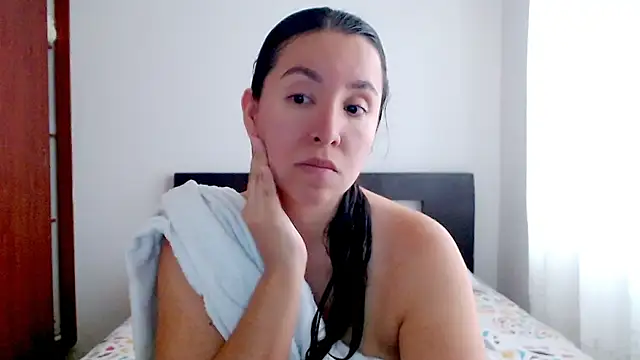 Snapshot of emely_sexx20 chatting on October 7, 2025, 2:18 pm emely sexx20 online show from October 7, 2025, 2:18 pm