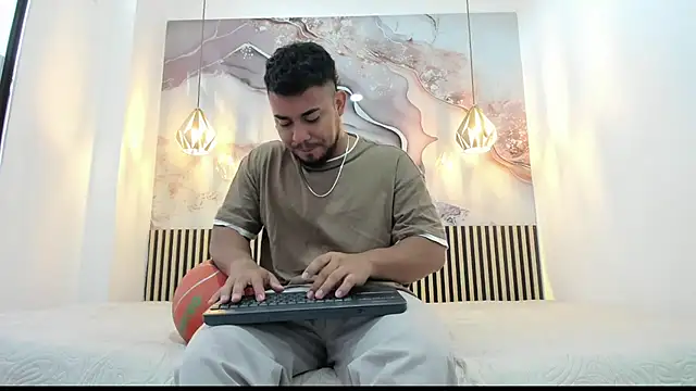 BrianMalonee online show from October 9, 2025, 12:06 pm