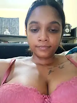 Indianqueen03 online show from October 22, 2025, 4:28 pm