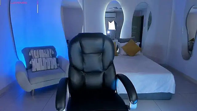 AlessaRomero online show from December 21, 2025, 5:36 pm