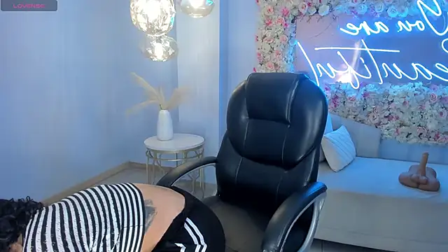 AlessaRomero online show from December 15, 2025, 8:03 pm