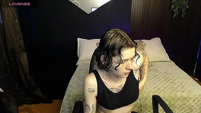 Snapshot of pretty_cristal69 chatting on February 19, 2026, 11:51 am pretty cristal69 online show from February 19, 2026, 11:51 am