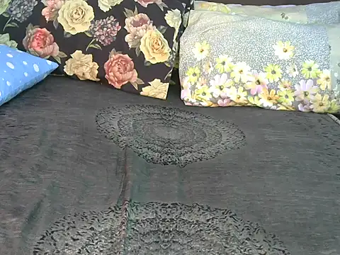 Snapshot of Bella_cute01 chatting on February 12, 2026, 4:18 pm Bella cute01 online show from February 12, 2026, 4:18 pm