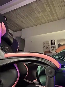 Your Paris online show from November 26, 2025, 4:45 am