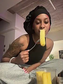 Snapshot of Your_Paris chatting on February 6, 2026, 3:24 am Your Paris online show from February 6, 2026, 3:24 am