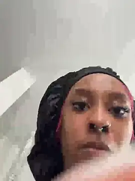 Snapshot of Your_Paris chatting on February 13, 2026, 9:53 am Your Paris online show from February 13, 2026, 9:53 am