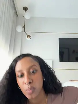 Snapshot of Your_Paris chatting on February 23, 2026, 10:10 pm Your Paris online show from February 23, 2026, 10:10 pm