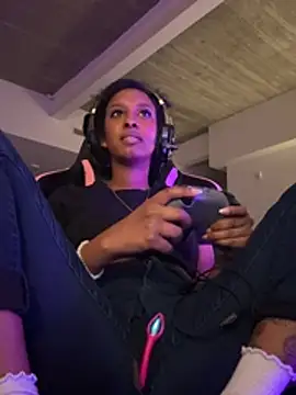 Snapshot of Your_Paris chatting on February 17, 2026, 2:09 am Your Paris online show from February 17, 2026, 2:09 am