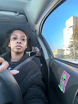 Snapshot of Your_Paris chatting on February 19, 2026, 3:31 pm Your Paris online show from February 19, 2026, 3:31 pm