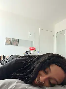 Your Paris online show from March 3, 2026, 8:05 pm