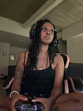 Your Paris online show from March 17, 2026, 6:05 am