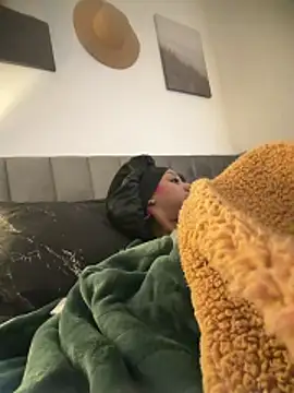 Snapshot of Your_Paris chatting on February 6, 2026, 3:30 pm Your Paris online show from February 6, 2026, 3:30 pm