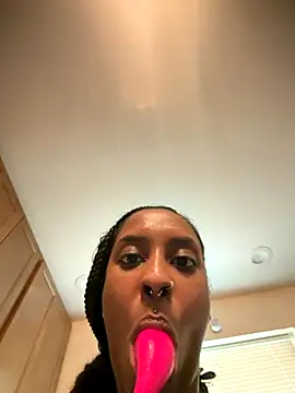 Your Paris online show from October 31, 2025, 4:47 pm