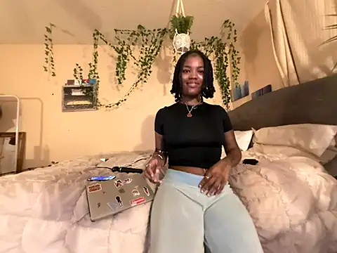 Snapshot of magicalc00ch chatting on November 5, 2025, 12:47 am magicalc00ch online show from November 5, 2025, 12:47 am