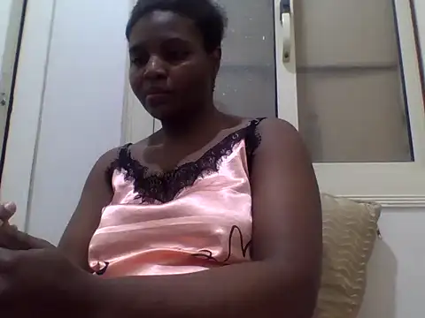 queenzuena online show from May 8, 2026, 9:51 pm