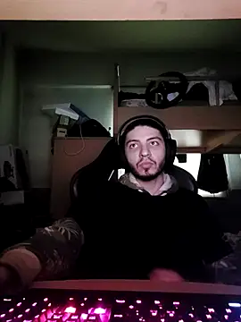 kleineid77 online show from April 1, 2026, 3:20 pm