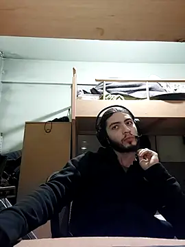 kleineid77 online show from December 16, 2025, 5:50 pm