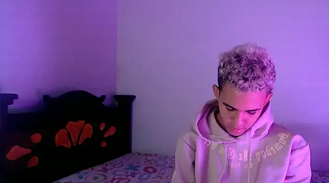 isaaclatino online show from March 3, 2025, 6:52 am