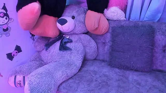 isaaclatino online show from November 14, 2025, 12:03 am