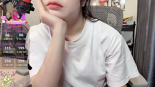 Berrysweet 68 online show from September 24, 2025, 4:57 pm