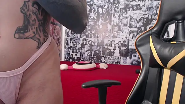 CrisBathoryxxx online show from November 20, 2025, 9:36 pm