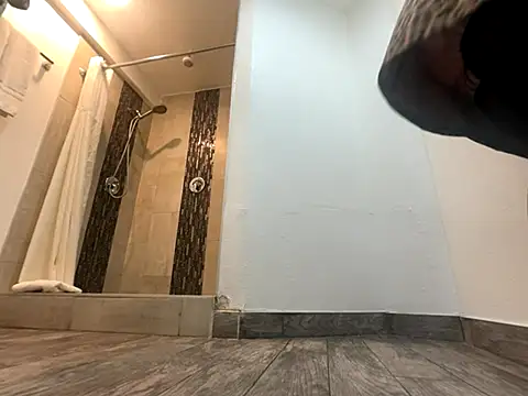 Snapshot of tatted-bitty chatting on October 17, 2025, 6:17 am tatted-bitty online show from October 17, 2025, 6:17 am