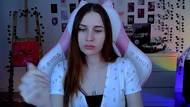 Snapshot of AliceCharmy chatting on October 20, 2025, 5:31 am AliceCharmy online show from October 20, 2025, 5:31 am