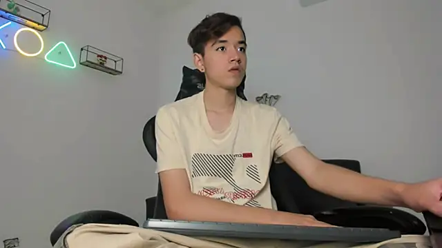 bunny maxi online show from November 17, 2025, 12:31 pm