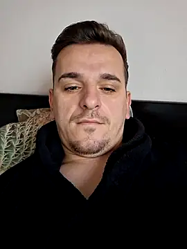 Huge cock22cm online show from December 14, 2025, 9:26 am