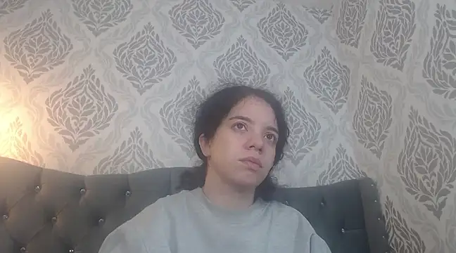 EmmaCowperr online show from March 22, 2025, 5:41 pm