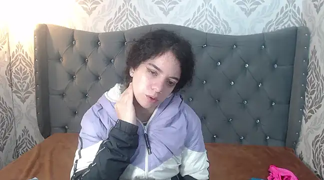 EmmaCowperr online show from March 12, 2025, 11:32 am