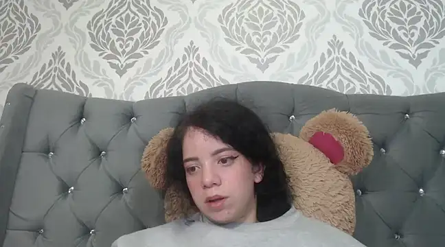 EmmaCowperr online show from March 3, 2025, 4:05 pm