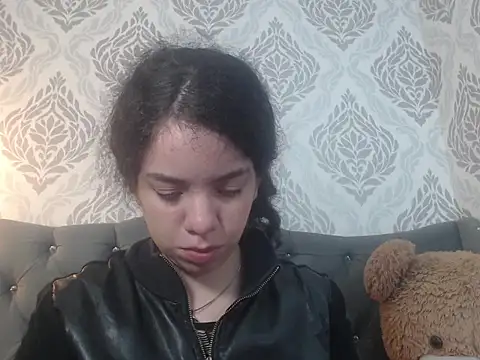 EmmaCowperr online show from March 18, 2025, 11:55 am