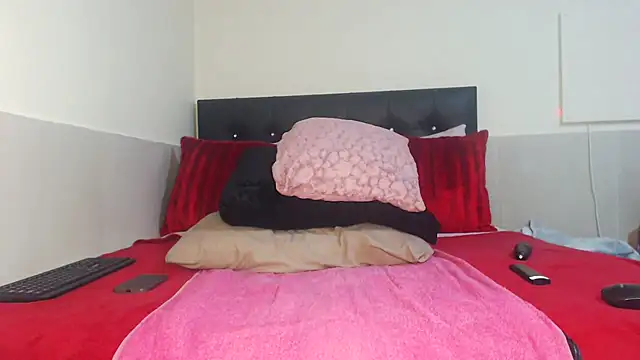 Fiercefoxxy online show from April 23, 2026, 8:32 am