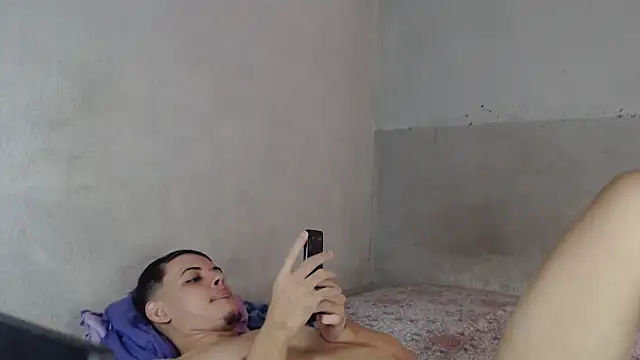 Snapshot of MicaelRian69 chatting on December 19, 2025, 3:47 pm MicaelRian69 online show from December 19, 2025, 3:47 pm