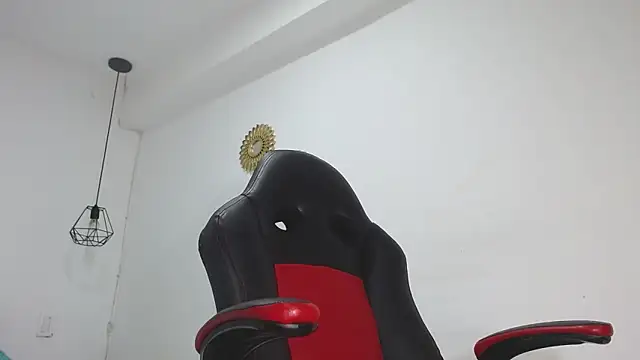 yulia-wolf online show from April 15, 2026, 11:16 pm