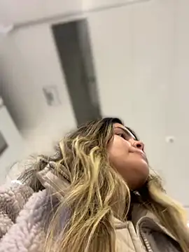 melanny10 online show from February 13, 2025, 12:43 pm