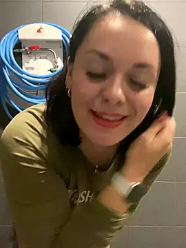 Luccreccia  online show from December 14, 2025, 10:15 pm